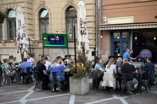QuizLegal interaktív pub kvíz (kocsmavíz) céges rendezvényekre, csapatépítőkre, fesztiválokra, esküvőre, születésnapra