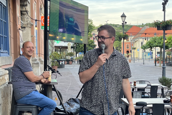 QuizLegal interaktív pub kvíz (kocsmavíz) céges rendezvényekre, csapatépítőkre, fesztiválokra, esküvőre, születésnapra