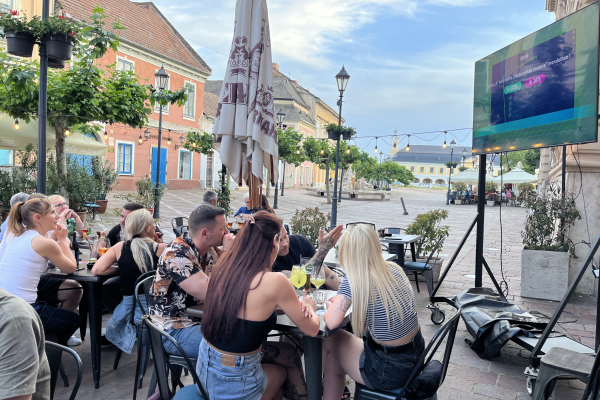 QuizLegal interaktív pub kvíz (kocsmavíz) céges rendezvényekre, csapatépítőkre, fesztiválokra, esküvőre, születésnapra