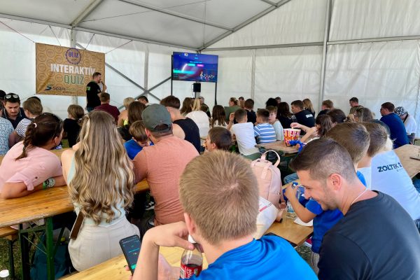 QuizLegal interaktív pub kvíz (kocsmavíz) céges rendezvényekre, csapatépítőkre, fesztiválokra, esküvőre, születésnapra