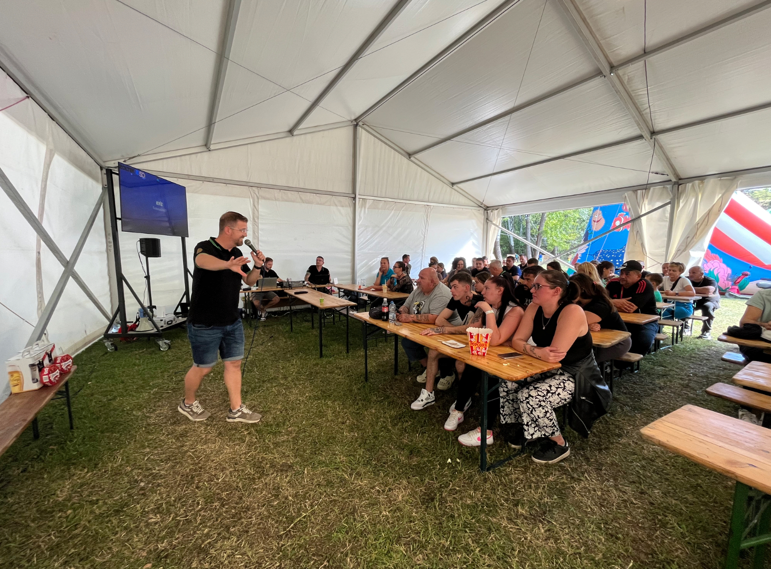 QuizLegal interaktív pub kvíz (kocsmavíz) céges rendezvényekre, csapatépítőkre, fesztiválokra, esküvőre, születésnapra